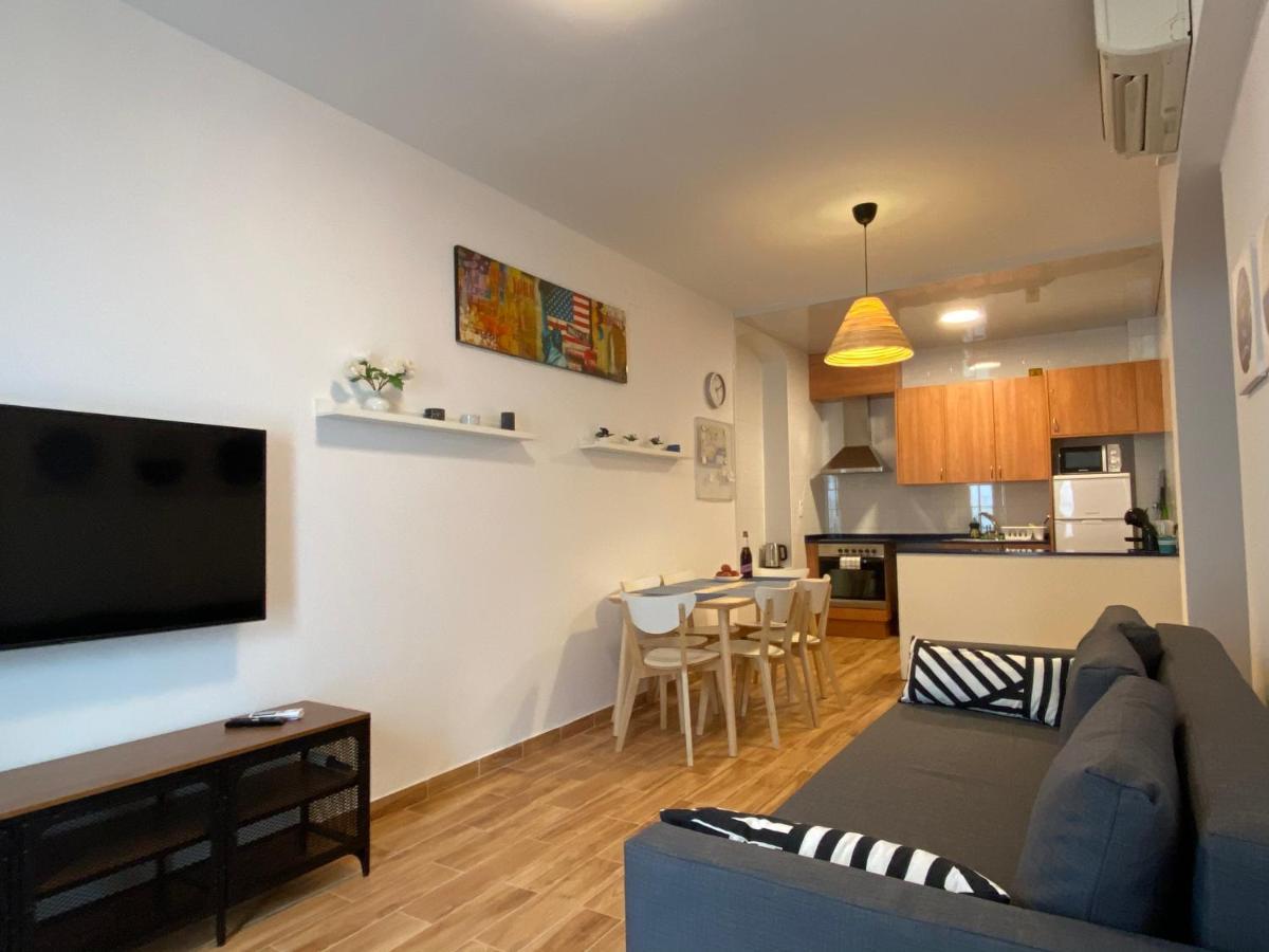 Apartments Sant Lluis Center, 2 Min Walk From The Sea Lloret de Mar Exterior foto