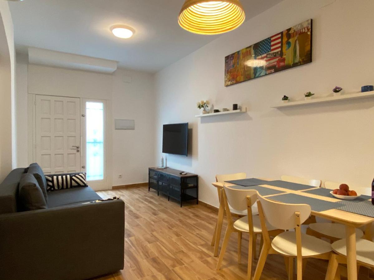 Apartments Sant Lluis Center, 2 Min Walk From The Sea Lloret de Mar Exterior foto