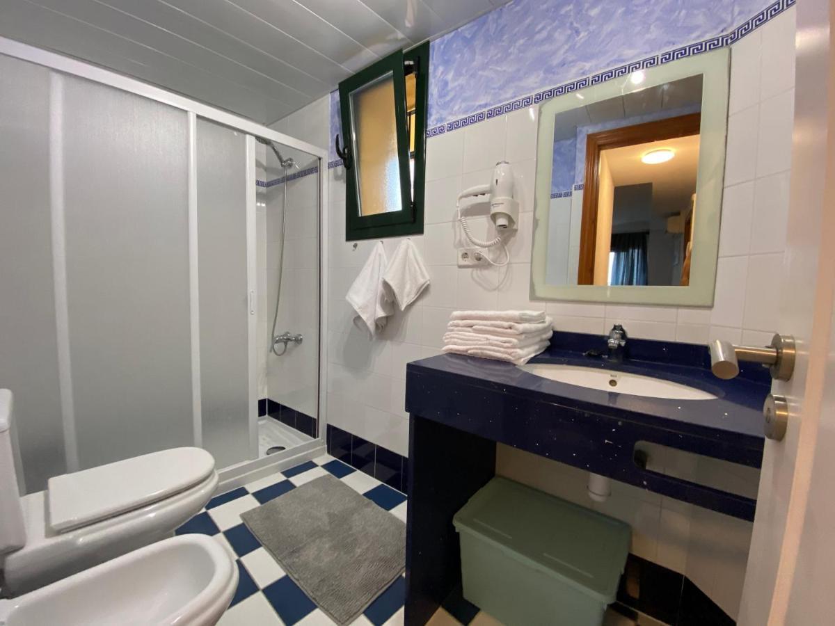 Apartments Sant Lluis Center, 2 Min Walk From The Sea Lloret de Mar Exterior foto